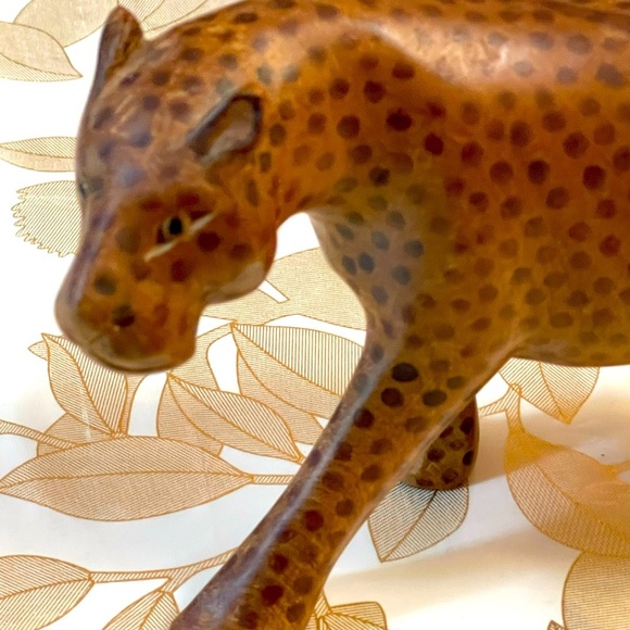 African Safari Big Cat Hand Carved Wood Folk Art Spotted Leopard Cheetah Figure - Picture 4 of 11